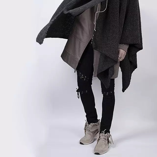 一把伞卖10万天价,一把伞卖七十万块