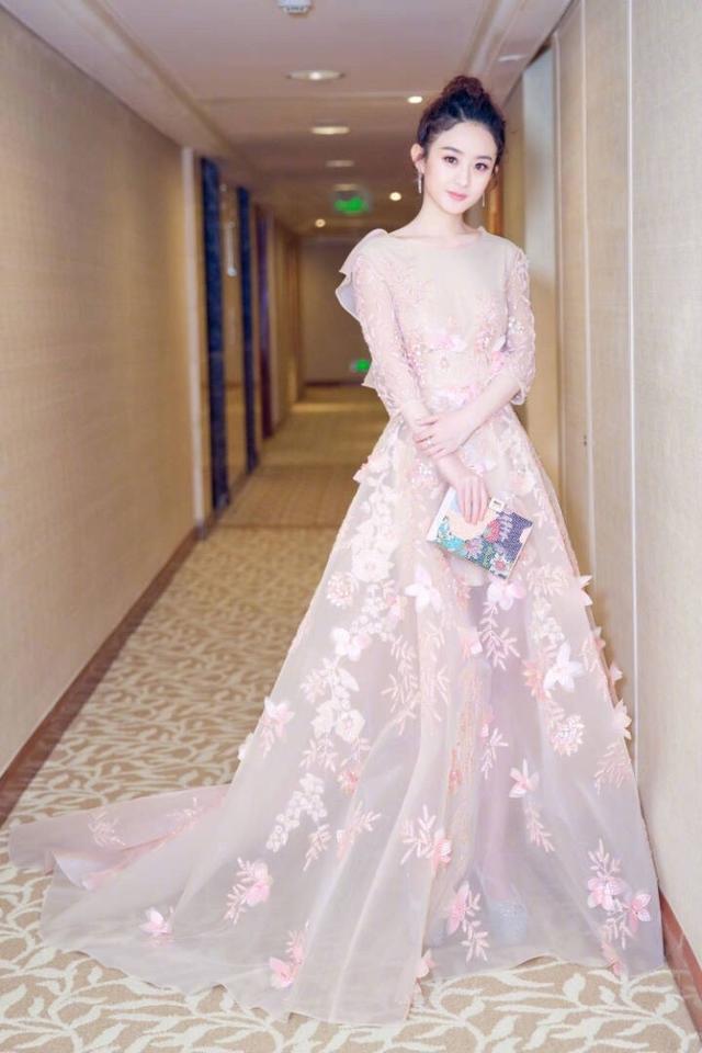 赵丽颖有种岁月沉淀之后的优雅,赵丽颖默默努力惊艳所有人