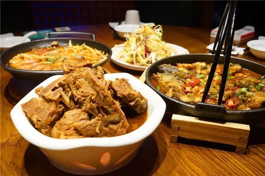 蒙眼用剪刀做面,服了!这么牛X的店居然系佛山的10年老字号!东家好吃才是硬道理!