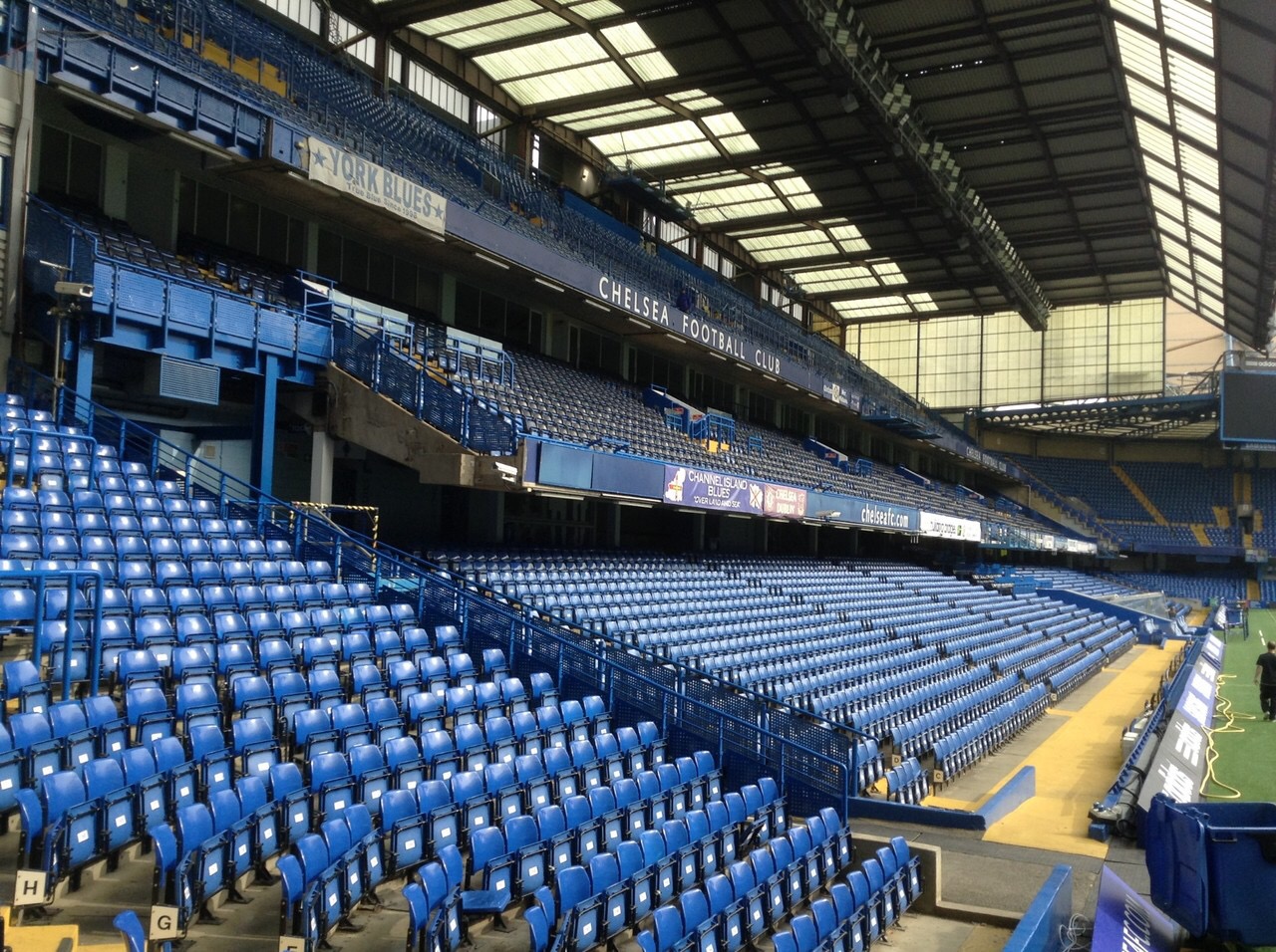 斯坦福桥球场场地小,斯坦福桥球场离玻璃碗球场多远