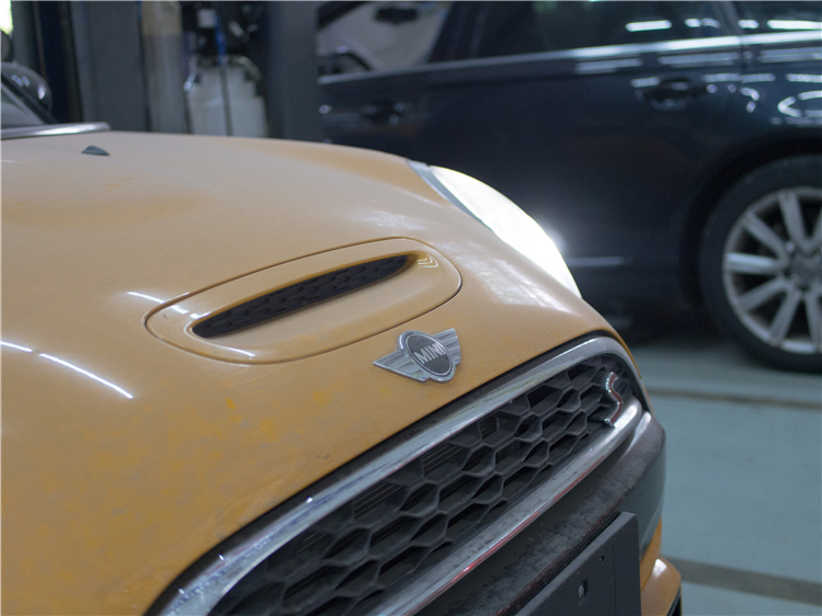 一辆小MINI的“逆改装”过程，和两年拍不到沪牌引发的伤不起事件