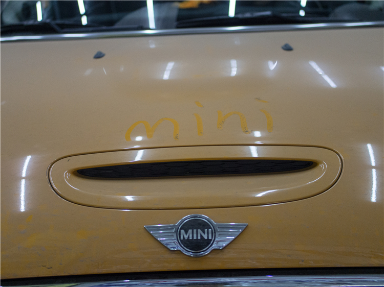 一辆小MINI的“逆改装”过程，和两年拍不到沪牌引发的伤不起事件