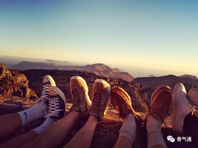 鞋底磨损可以反映身体状况,脊柱告诉你的健康秘密