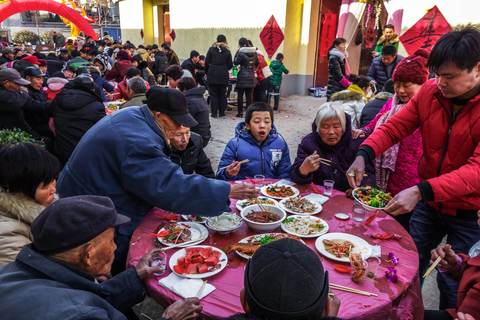 农村居民赚得少花得多？缩小城乡收入差距还得这么办：多找来钱道儿婚丧嫁娶少杀猪宰羊铺张浪费