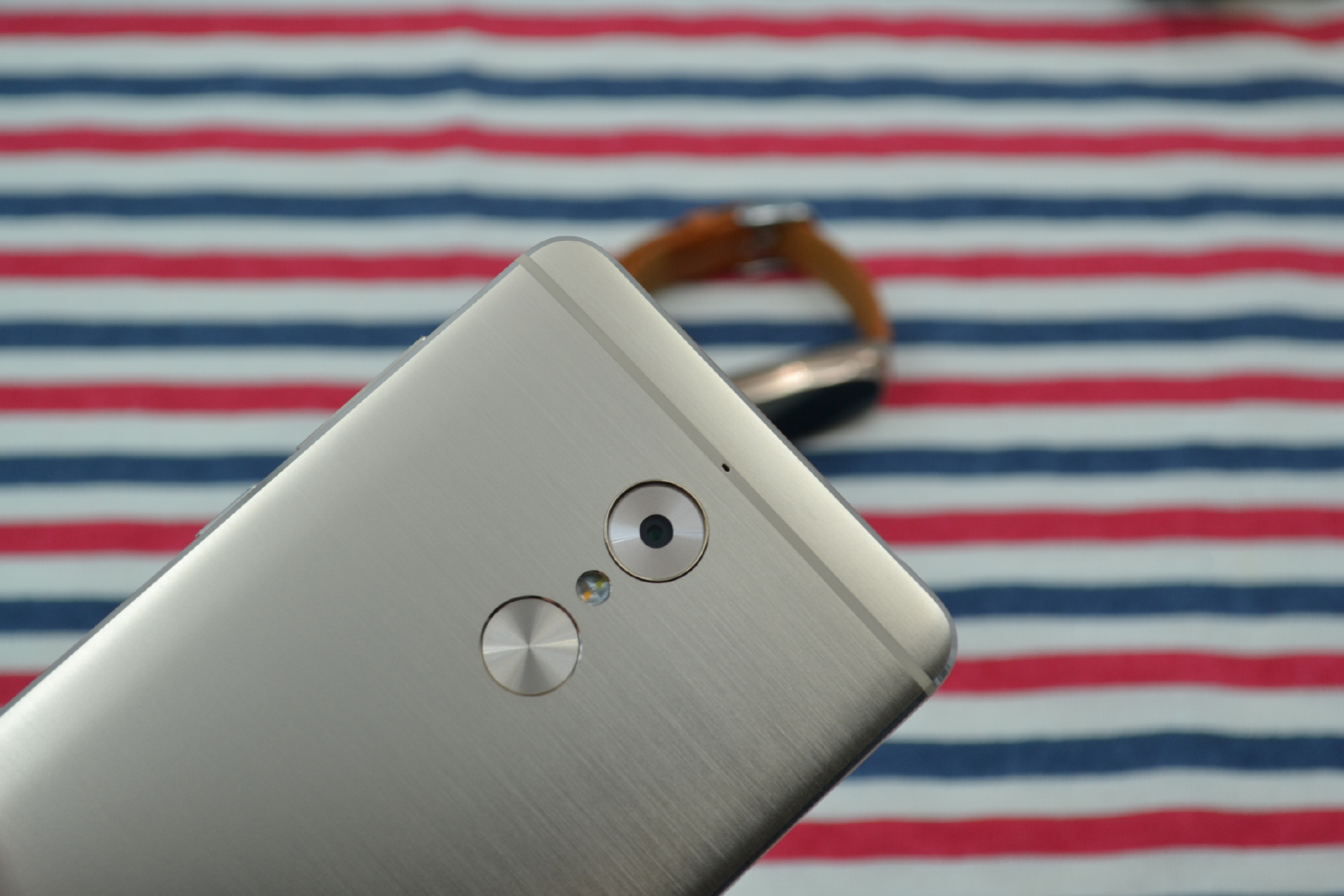 对家人的爱更多一点,九爱亲情手机HaloveH1上手测评