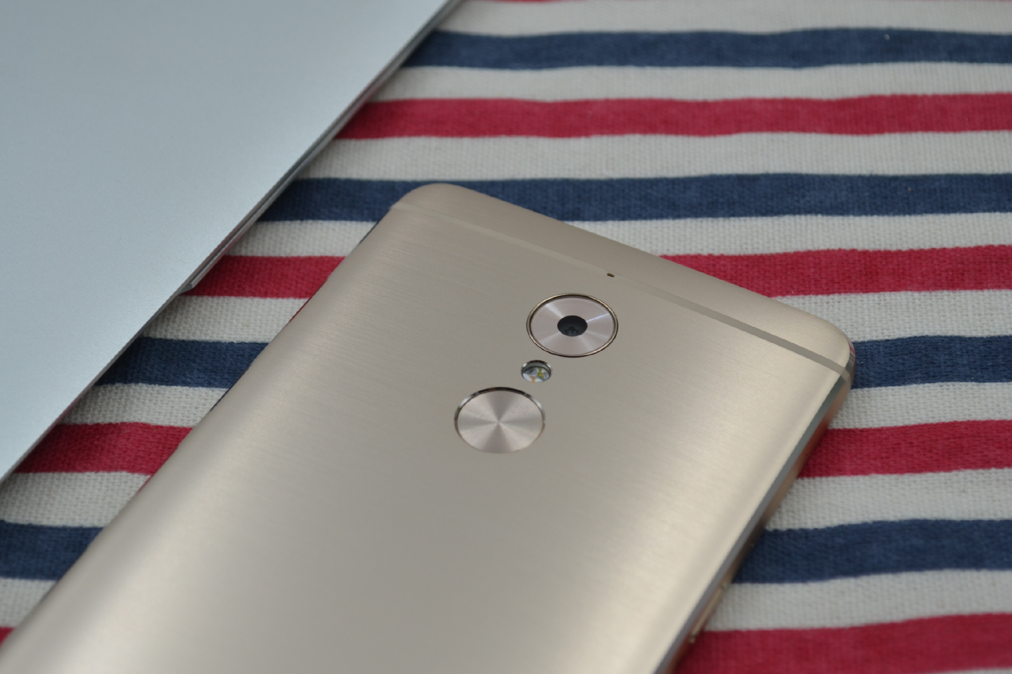 对家人的爱更多一点,九爱亲情手机HaloveH1上手测评