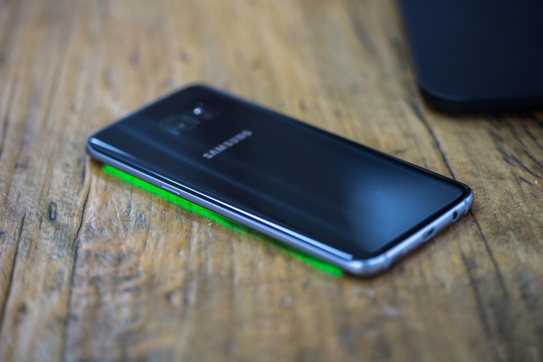 小米和三星哪个更值得买,小米和三星哪个更值得入手一些