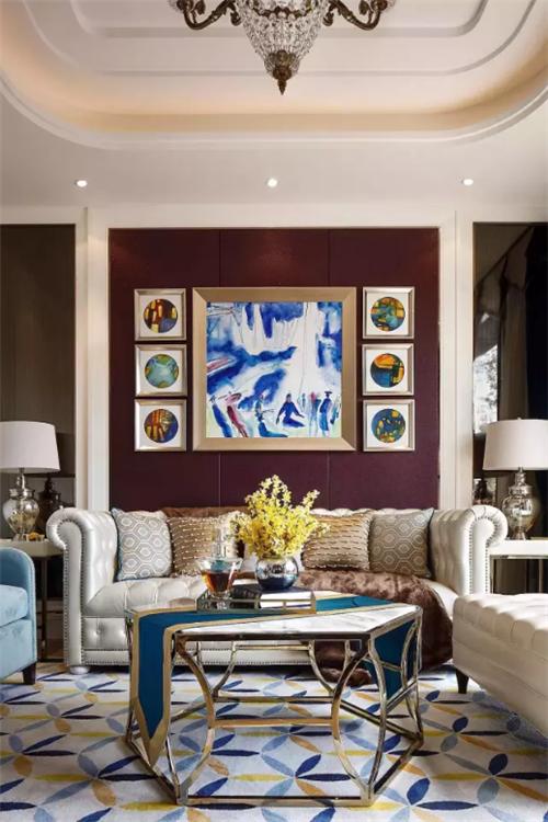 客厅实木沙发和布艺沙发哪个好,客厅放大沙发好还是小沙发好