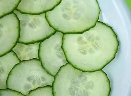 黄瓜直接敷脸有什么危害,黄瓜当面膜贴是不是真的能美白