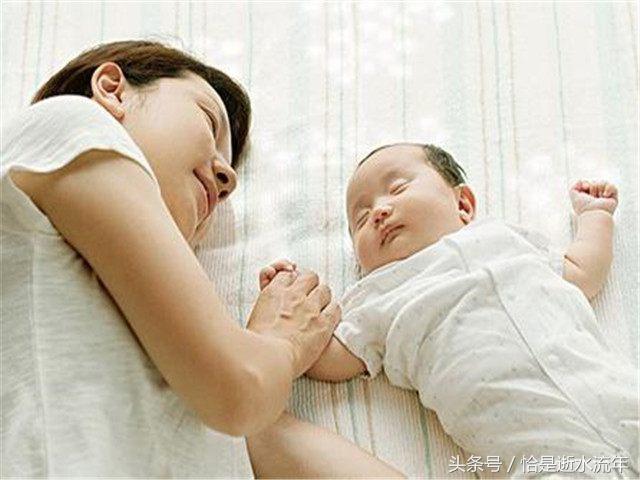 七个月宝宝趴着睡,一岁多宝宝趴着睡