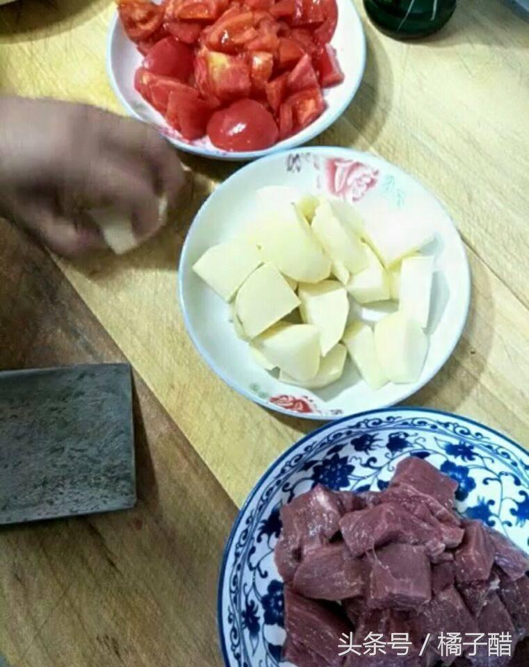 老饭骨炖牛肉土豆西红柿的做法,西红柿大头菜土豆炖牛肉做法