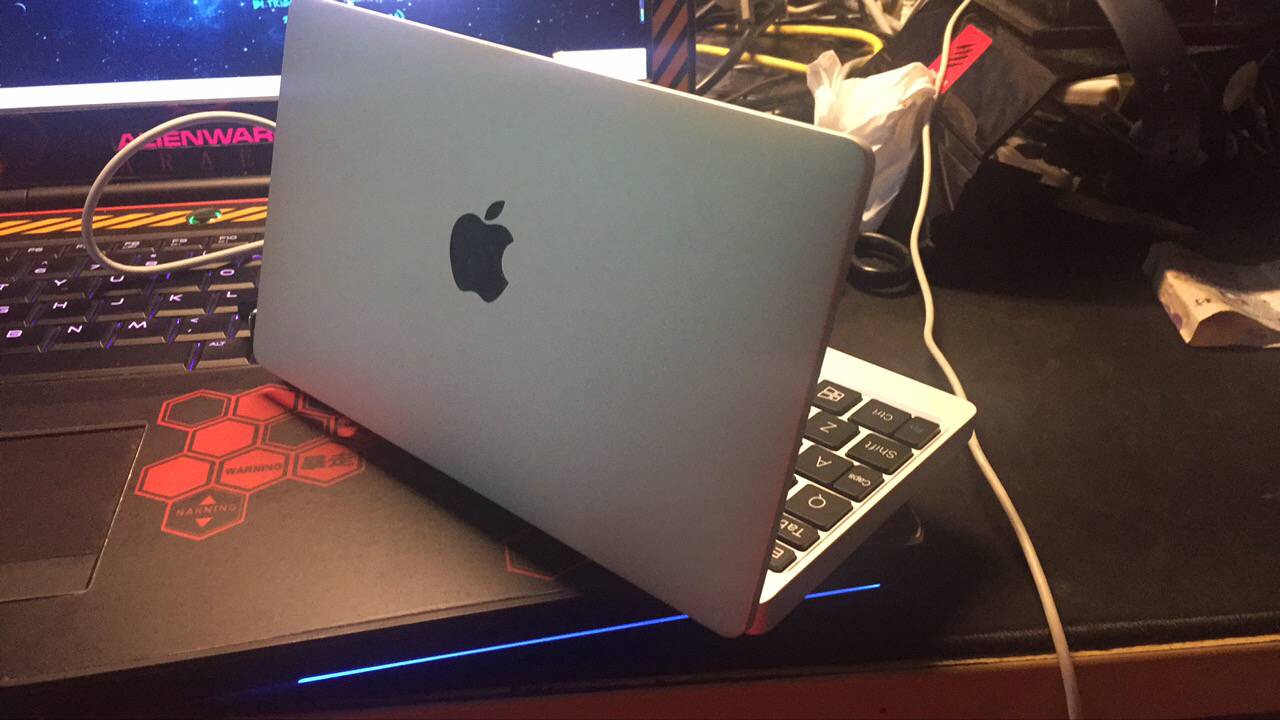 有人说7寸铝合金小本设计愚蠢？数十名网友集体狂怼！