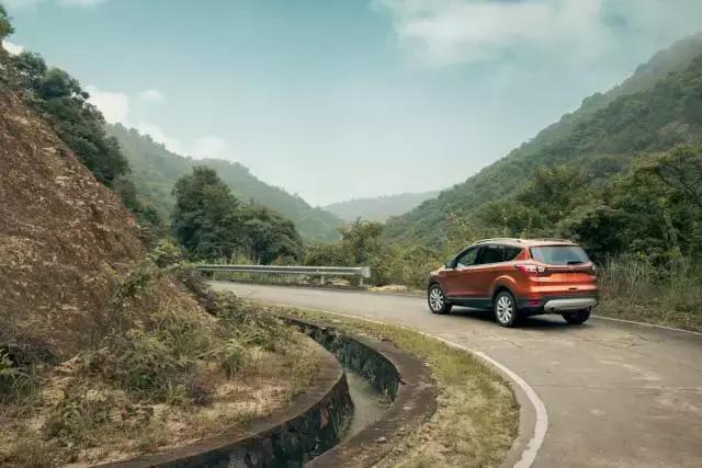 一台能买菜带娃下工地的“超跑”，评测2017款福特翼虎