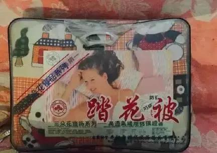 Prada卖185美刀的回形针被群嘲,那你让LV、爱马仕、superme怎么办?