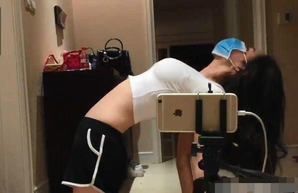 濂藉彲鐖辩殑濡瑰瓙,鍙埍鐨勫瀛愪负鑷繁鍔犳补