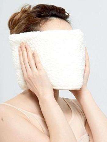 早上起来眼睛和脸浮肿是什么原因,早晨起来怎样快速消除脸上浮肿