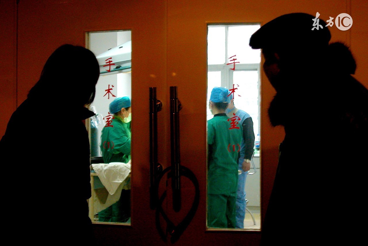 怀孕羊水少保胎成功,怀孕羊水破了要生了老公心疼