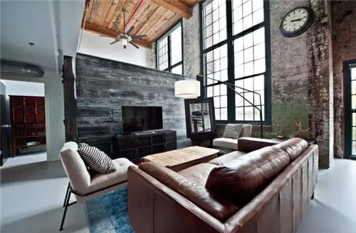 客厅实木沙发和布艺沙发哪个好,客厅放大沙发好还是小沙发好