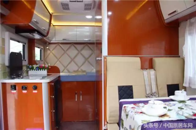 飞神双拓展自动挡c型房车蓝牌,大通房车c型房车价目表