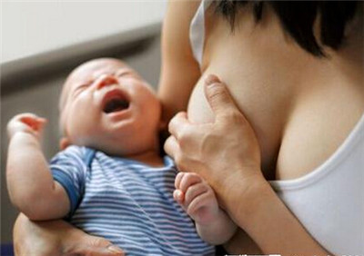 新生儿不吃母乳吃奶瓶如何纠正,母乳喂养的宝宝不喝母乳了