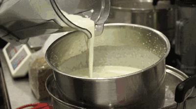 恒大冰泉椰子茶,恒大冰泉长白山天然矿泉水泡茶