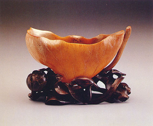 躲得过对酒当歌躲不过夜深人静,躲得过对酒当歌的夜却躲不过