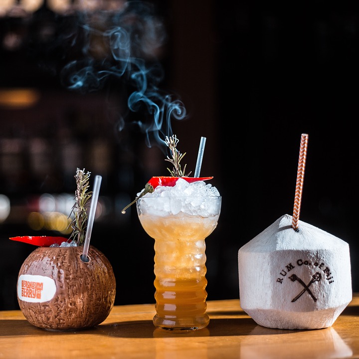 1000元的斐济水,超市20块钱的水