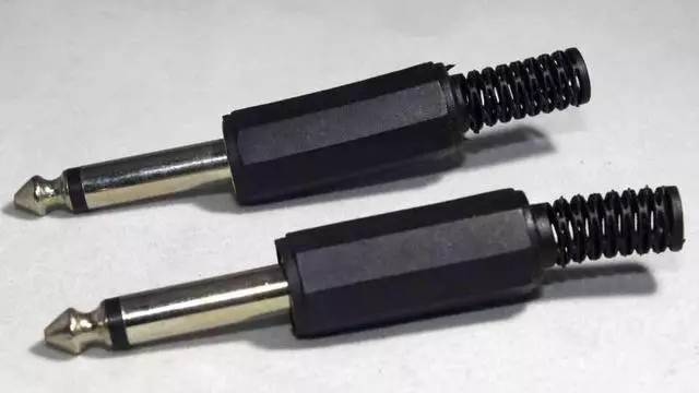 什么手机耳机插头是扁的,哪种耳机品牌有type插头