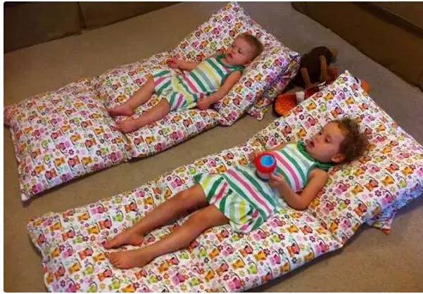 沙发塌陷用一物填充马上恢复如新，几个枕头就能做出舒适的榻榻米？