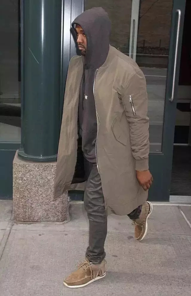 一把伞卖10万天价,一把伞卖七十万块