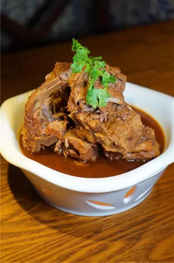 蒙眼用剪刀做面,服了!这么牛X的店居然系佛山的10年老字号!东家好吃才是硬道理!