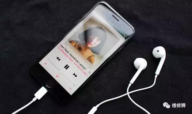 苹果7换后盖后屏幕震动,iphone6后盖弯曲怎么办