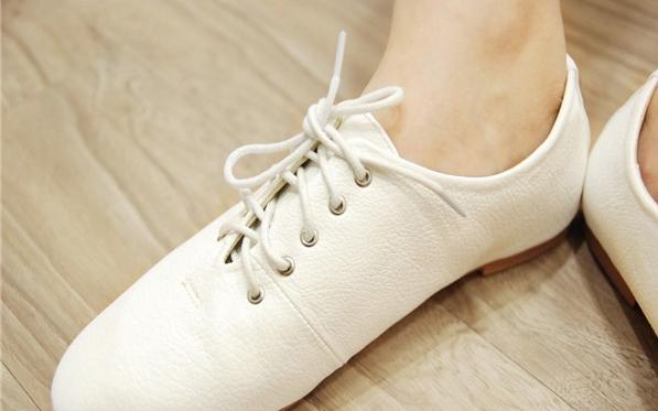 教你正确清洗小白鞋的方法,耐克皮质小白鞋怎么清洗
