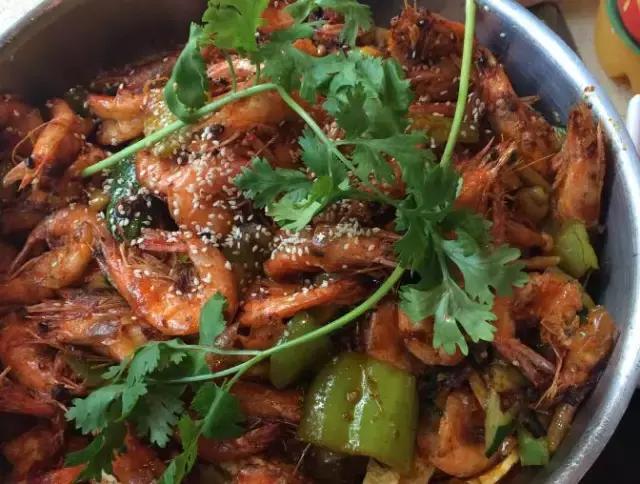 一个老外说要在1年内吃遍中国，结果5年了，还在新乡