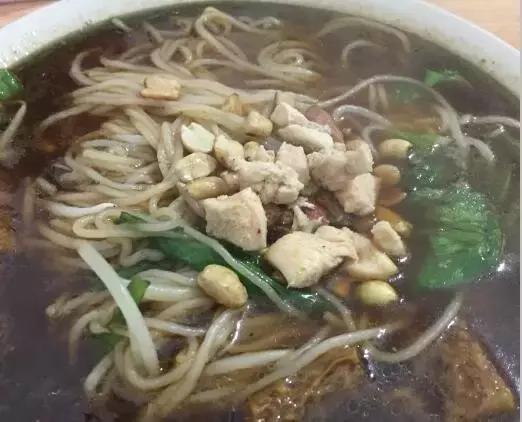 一个老外说要在1年内吃遍中国，结果5年了，还在新乡