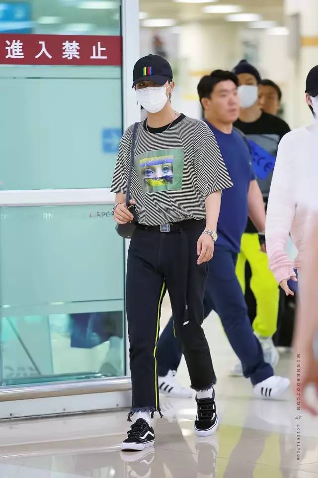 一周爱豆穿衣榜｜款爷DIY服装SWAG满分卡皇时髦翻天允儿小公主