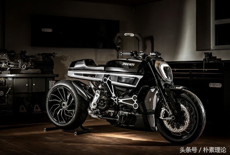 杜卡迪大魔鬼暴躁的高性能机车,杜卡迪顶级重机车图片
