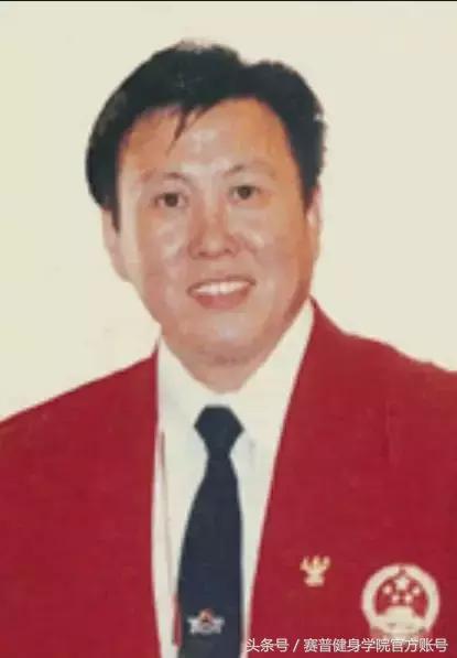 健美冠军的健身之路,小伙坚持健身9年增重70斤变健美