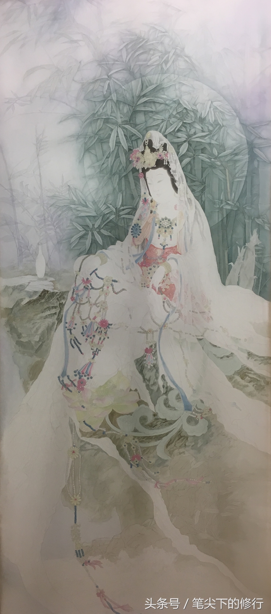 美到极致的菩萨｜听涛观瀑望水月，静思禅定得自在