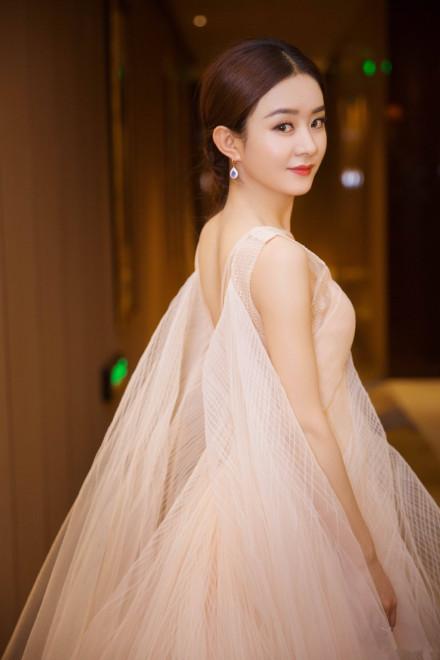 赵丽颖有种岁月沉淀之后的优雅,赵丽颖默默努力惊艳所有人