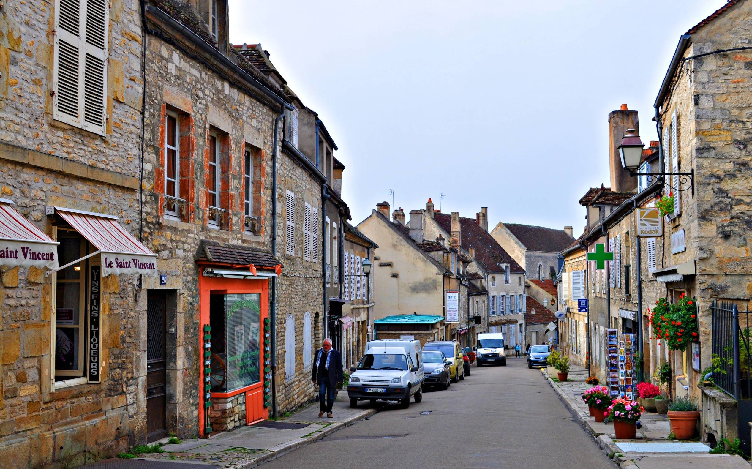 这个神秘又秀丽的法国弹丸小城，曾与耶路撒冷、梵蒂冈、圣雅克齐名，贵为世界宗教圣地