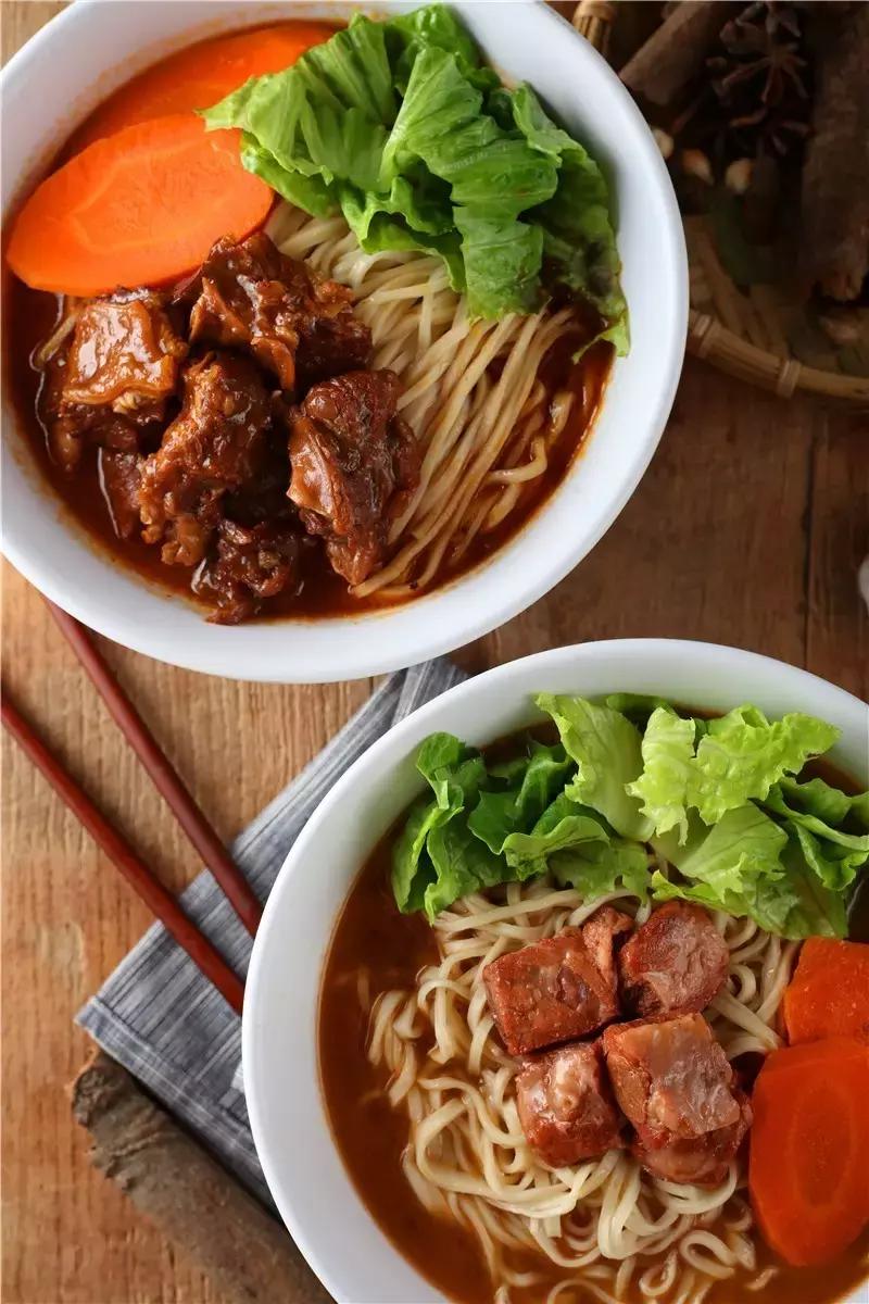 蒙眼用剪刀做面,服了!这么牛X的店居然系佛山的10年老字号!东家好吃才是硬道理!