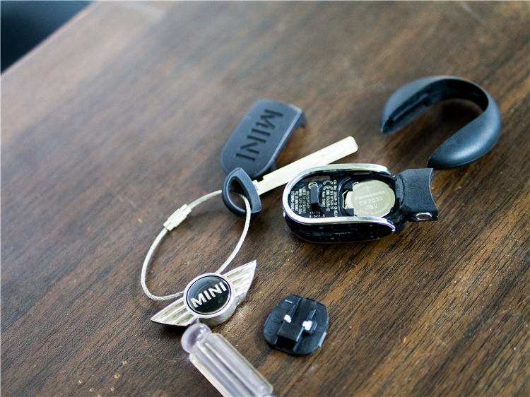 一辆小MINI的“逆改装”过程，和两年拍不到沪牌引发的伤不起事件