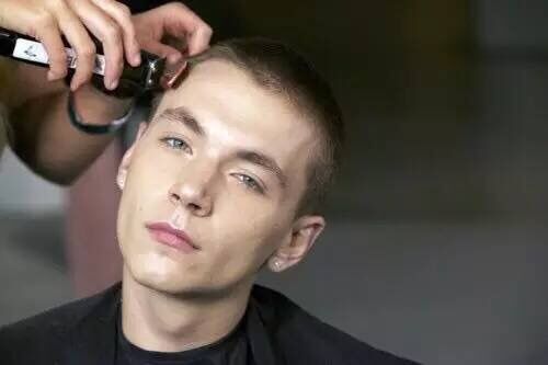 男生头发软少怎么烫,偏软发质男士头发怎么打理