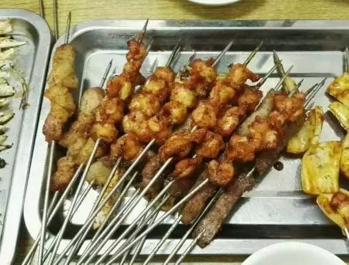 青岛美食探店台东撸小串,青岛撸串哪家好吃