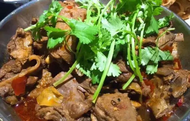 一个老外说要在1年内吃遍中国，结果5年了，还在新乡