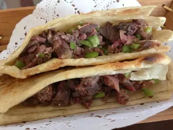 一个老外说要在1年内吃遍中国，结果5年了，还在新乡