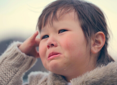 邻居家养的鸡在我家门口拉屎,邻居家的鸡跑到我家拉屎怎么办