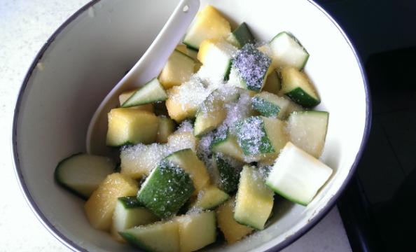 芒果酸制作全过程,街边的芒果酸怎么制作