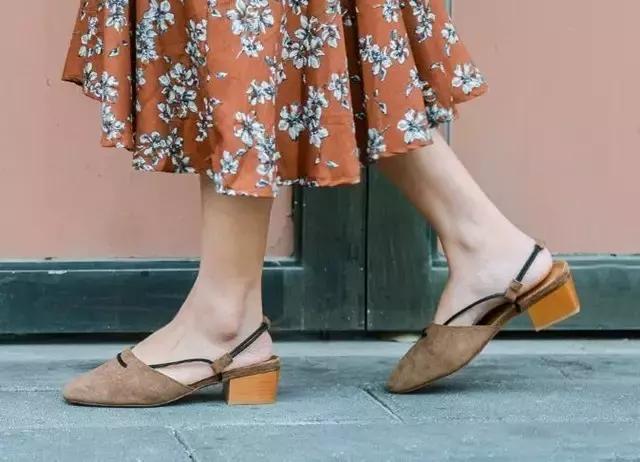 高能少年团杨紫奚梦瑶周冬雨出场,周冬雨奚梦瑶vogue对比